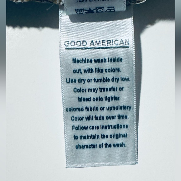 Good American Good Legs High Rise Lightly Distressed Crop Jeans Size 26/2. - Picture 7 of 9